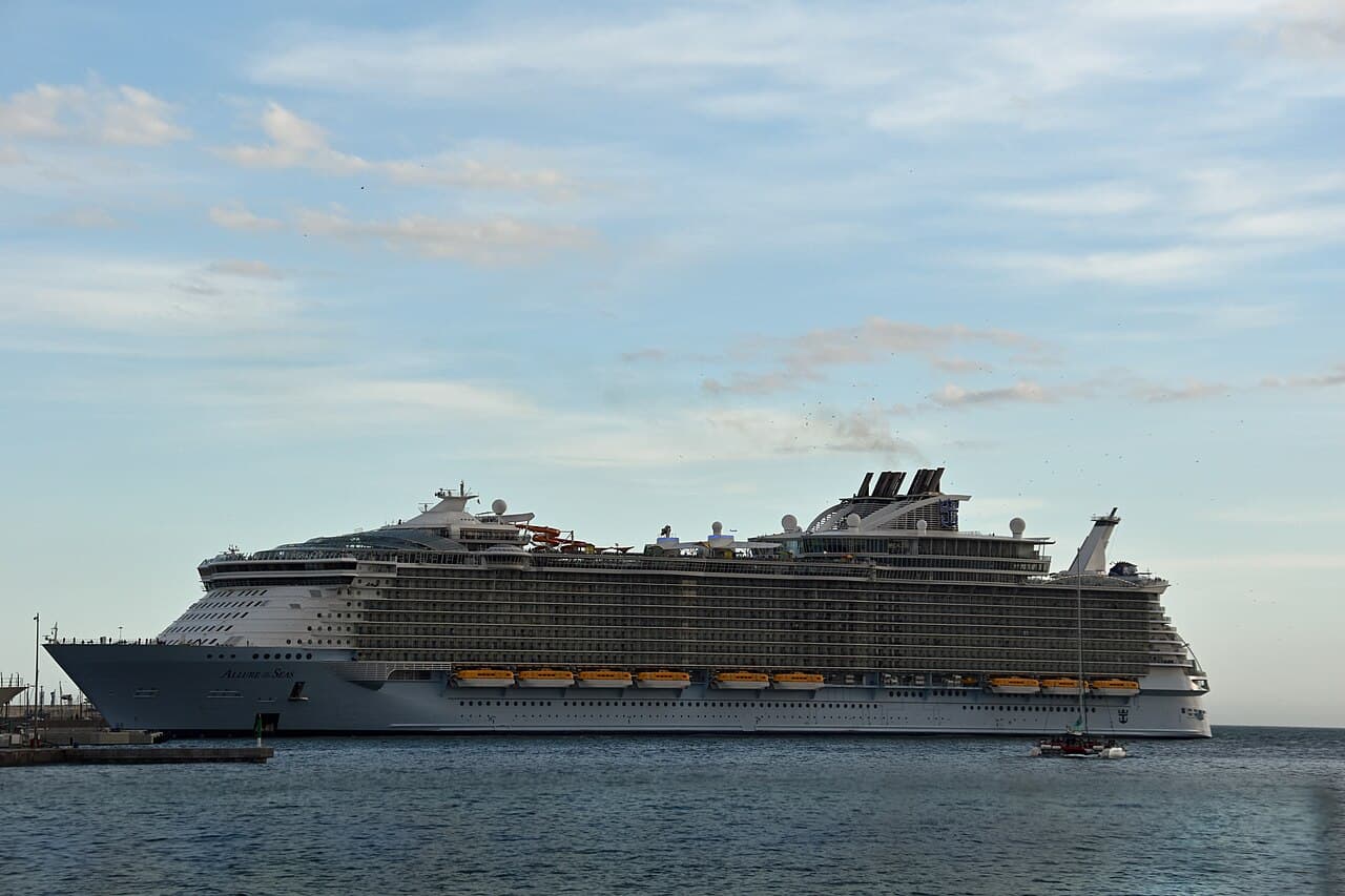 Allure of the Seas, Royal Caribbean Oasis-class cruise ship