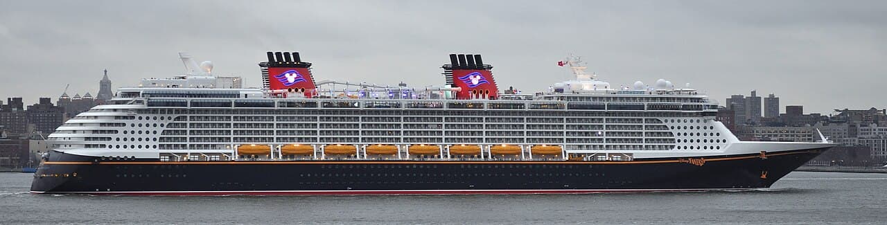 Disney Fantasy, a Dream-Class ship, departing port on the Hudson River