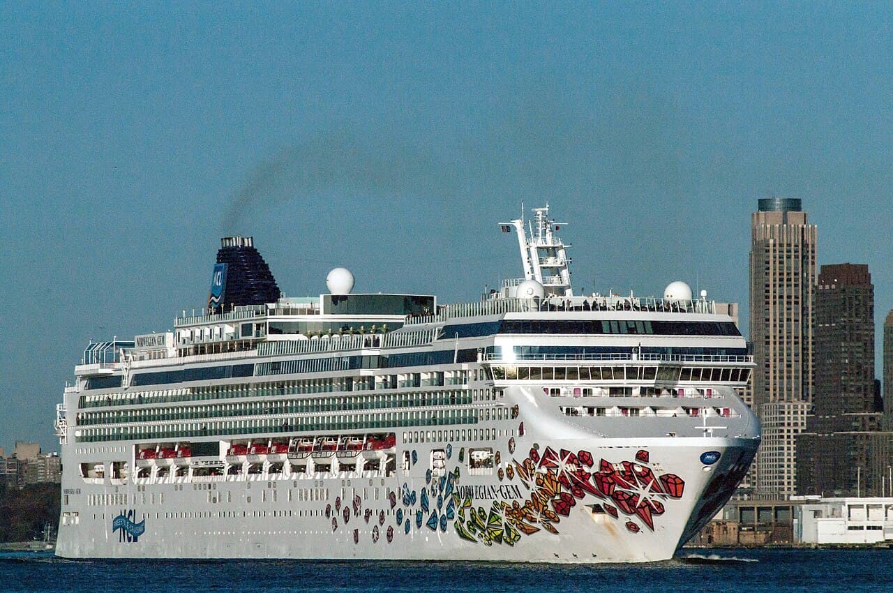 Norwegian Gem cruise ship, NCL's Jewel-class vessel