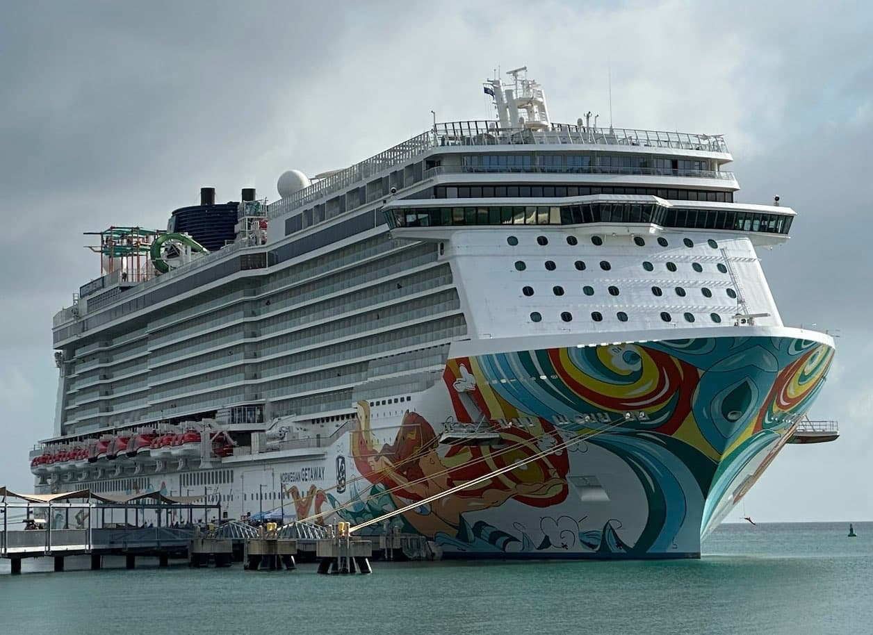 Norwegian Getaway cruise ship at sea