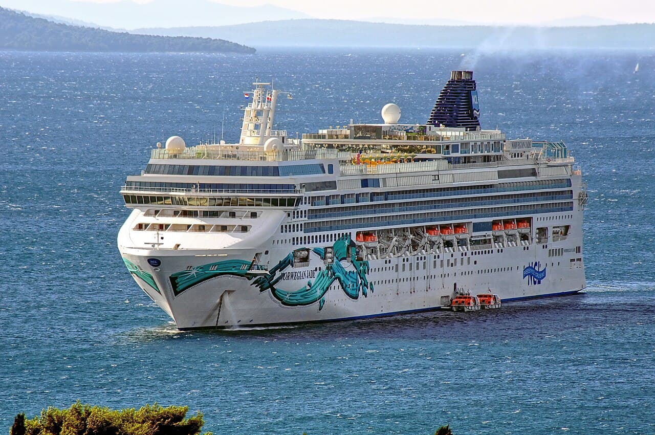 Norwegian Jade cruise ship, NCL's well-traveled Jewel-class vessel