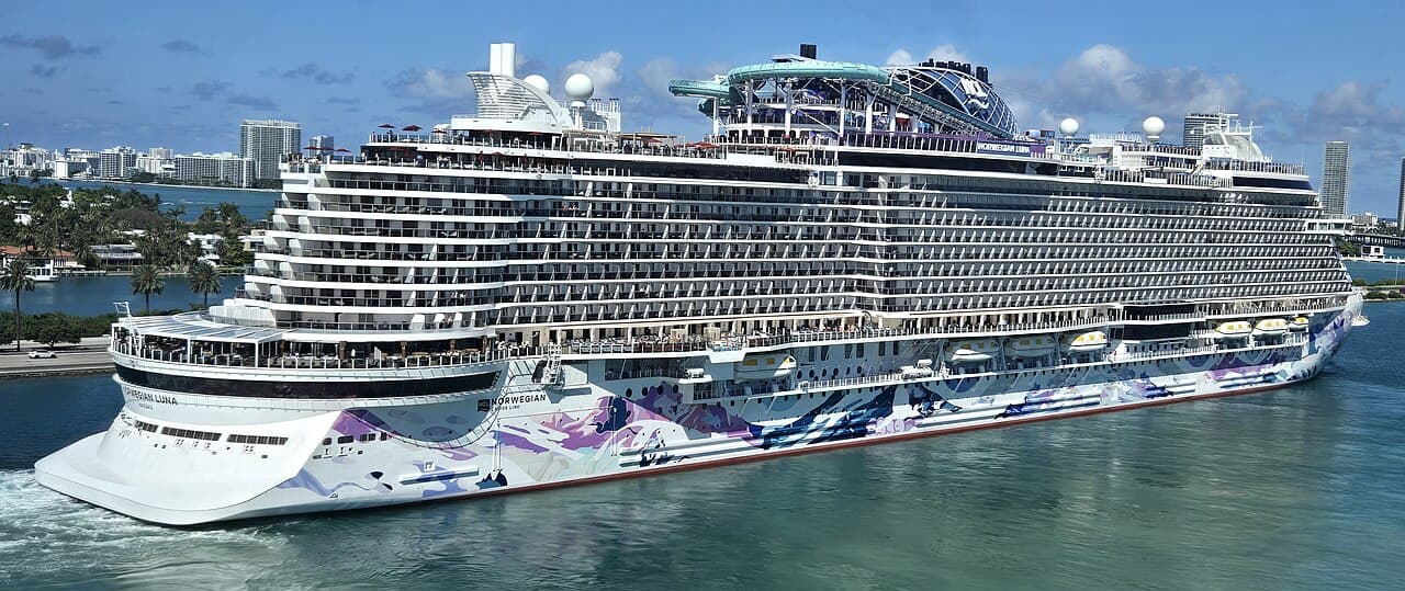 Norwegian Luna leaving PortMiami in April 2026