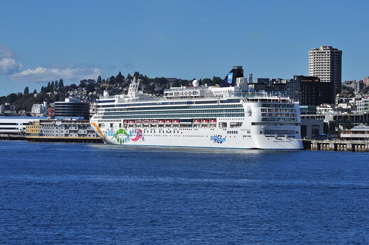 Norwegian Pearl cruise ship, NCL's Jewel-class vessel in Seattle