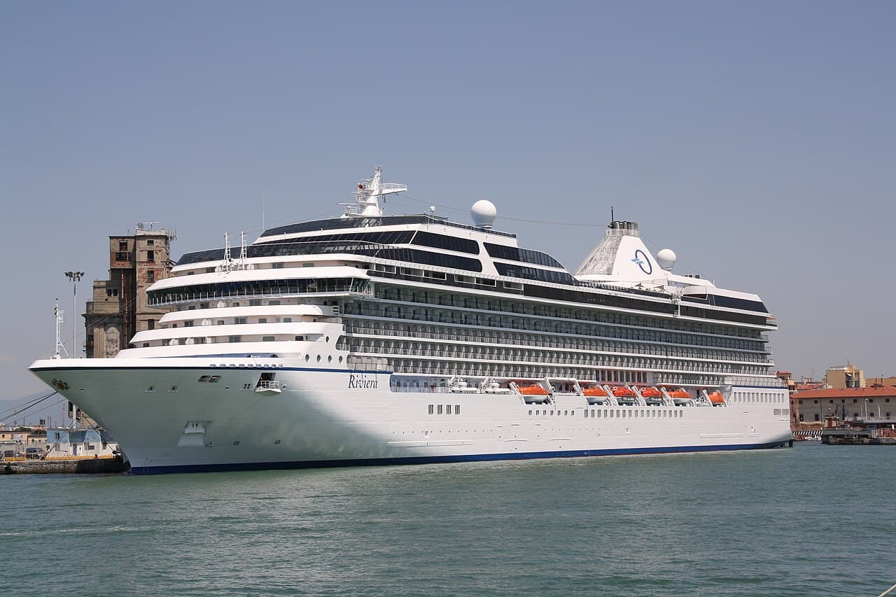 Oceania Riviera at sea