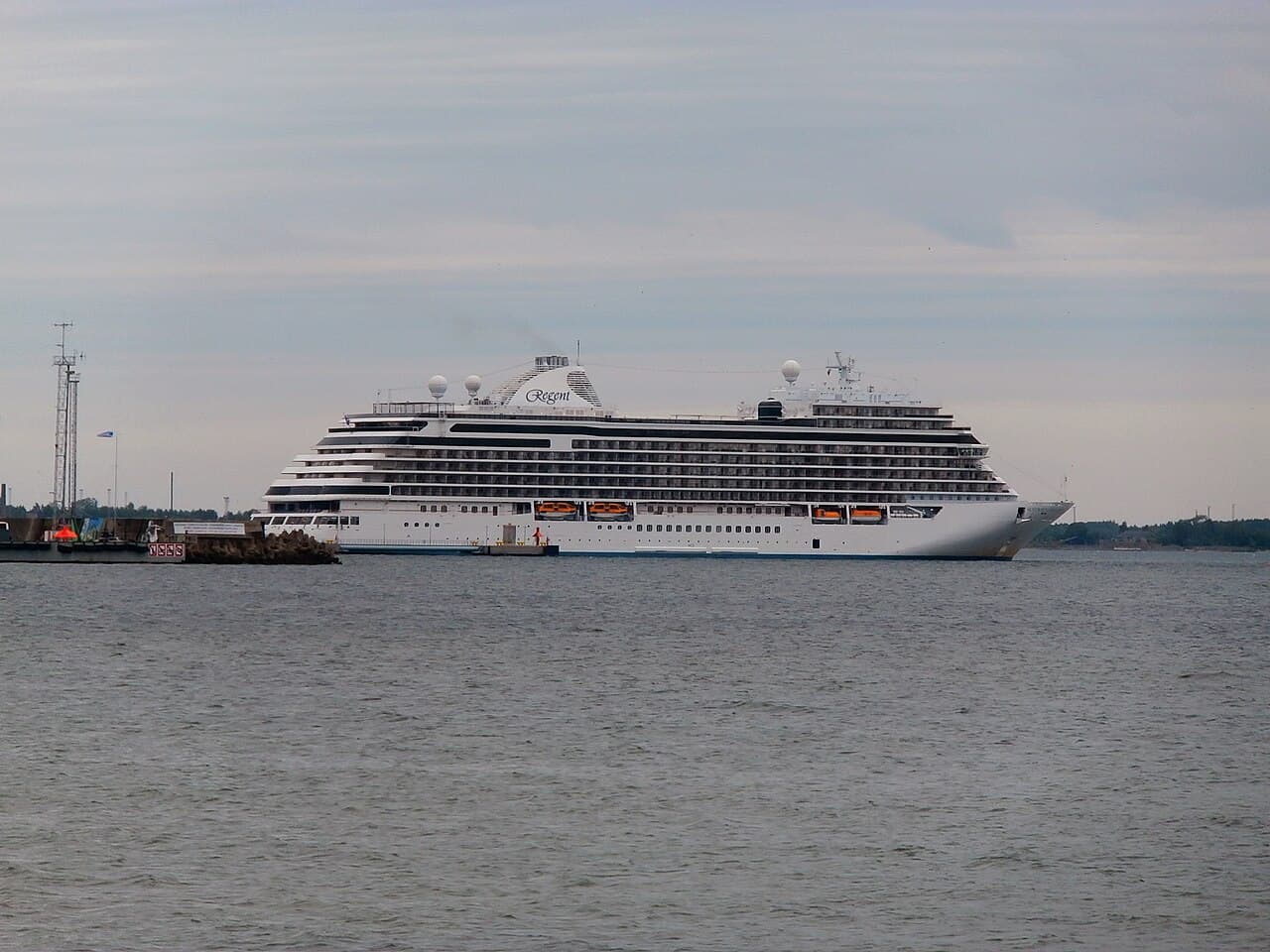 Seven Seas Explorer approaching Tallinn