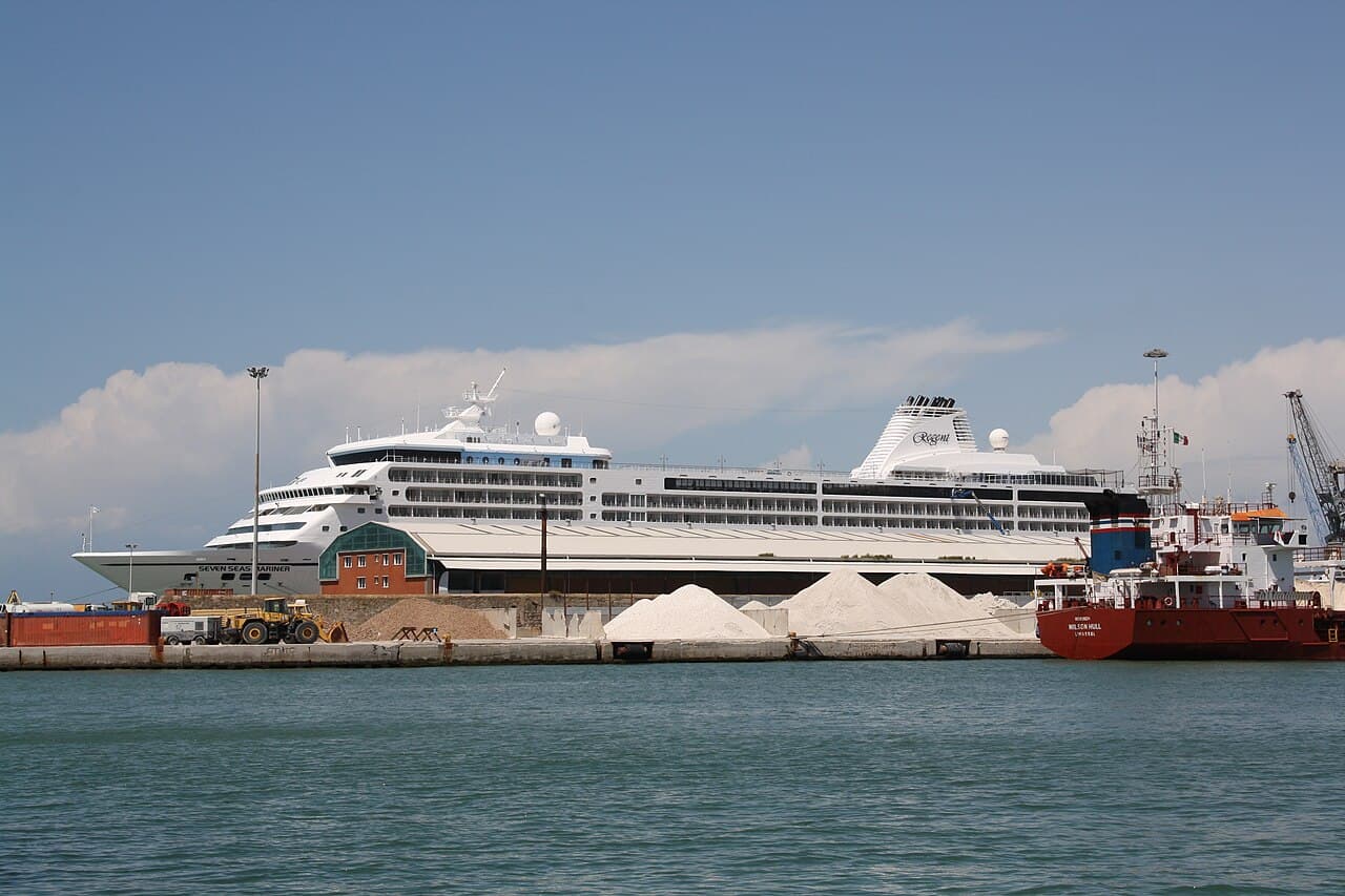 Seven Seas Mariner at port