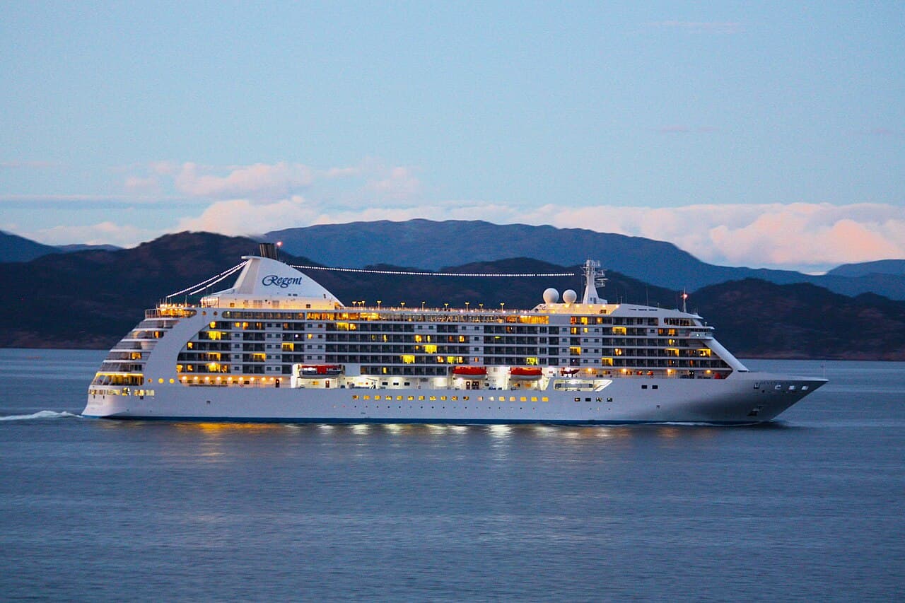 Seven Seas Voyager at sea