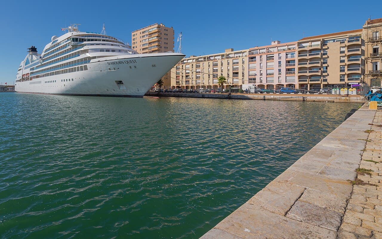 Seabourn Quest docked at Sète