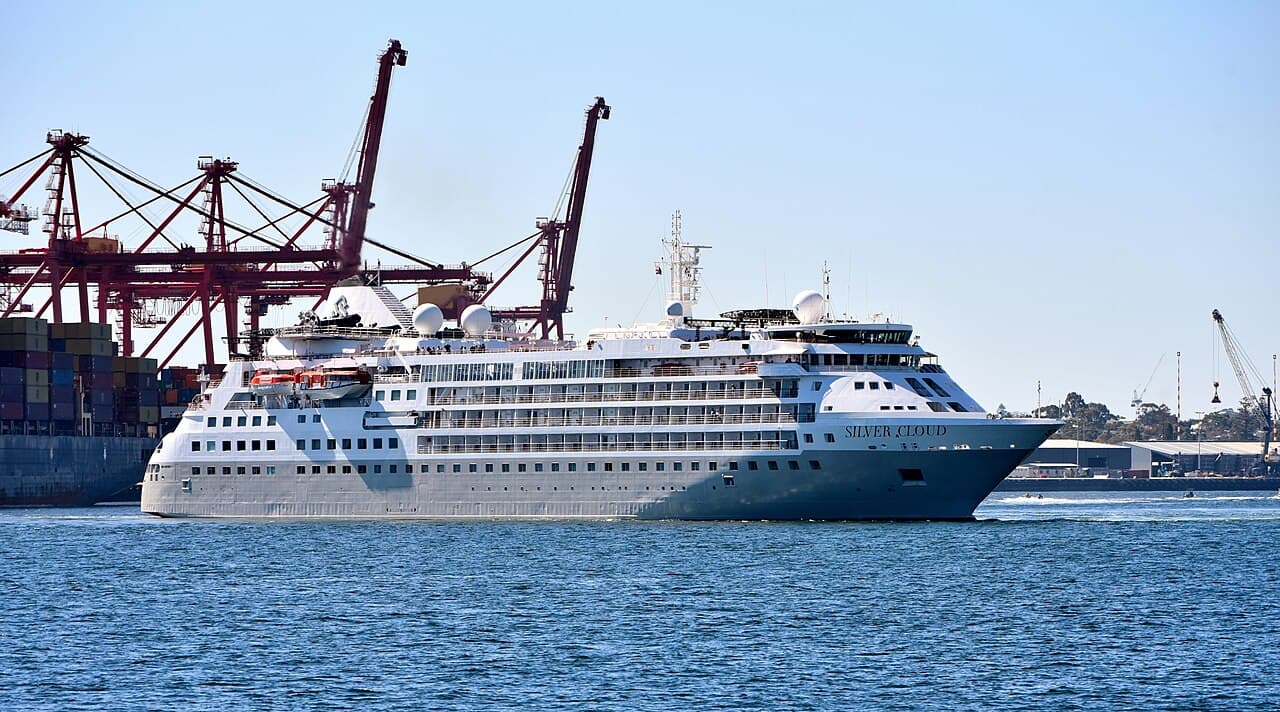 Silver Cloud at Fremantle